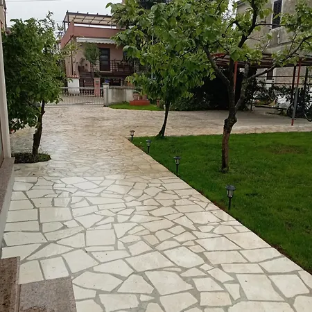 Grahovac אומאג